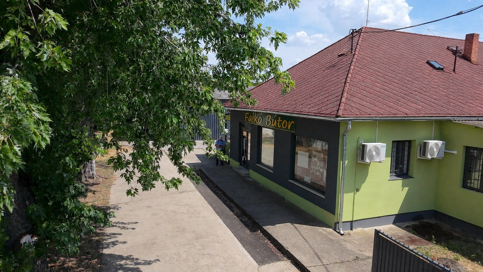 Falkó Bútor bemutatóterem Hatvanban, a Zrínyi út 18. alatt
